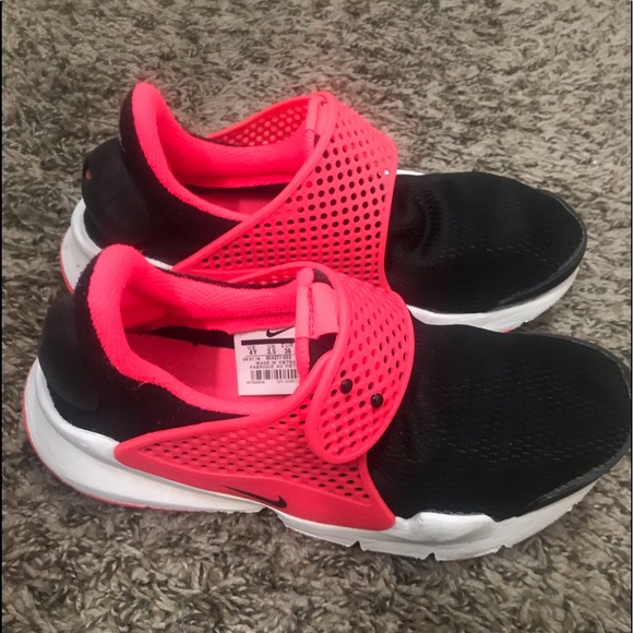 Nike sock Dart Sneakers size 4 - Picture 2 of 4